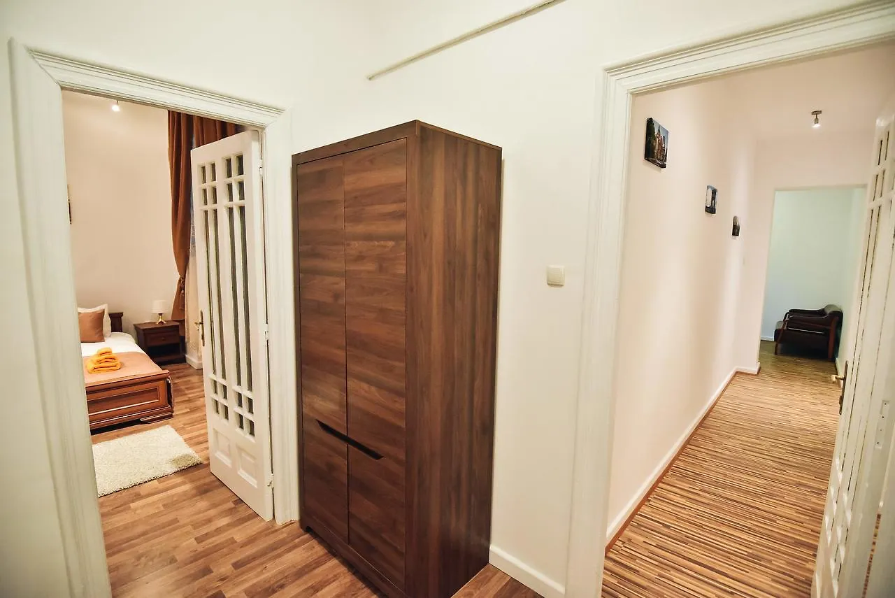 Queen Elizabeth Residence Bucureşti 0*,  România