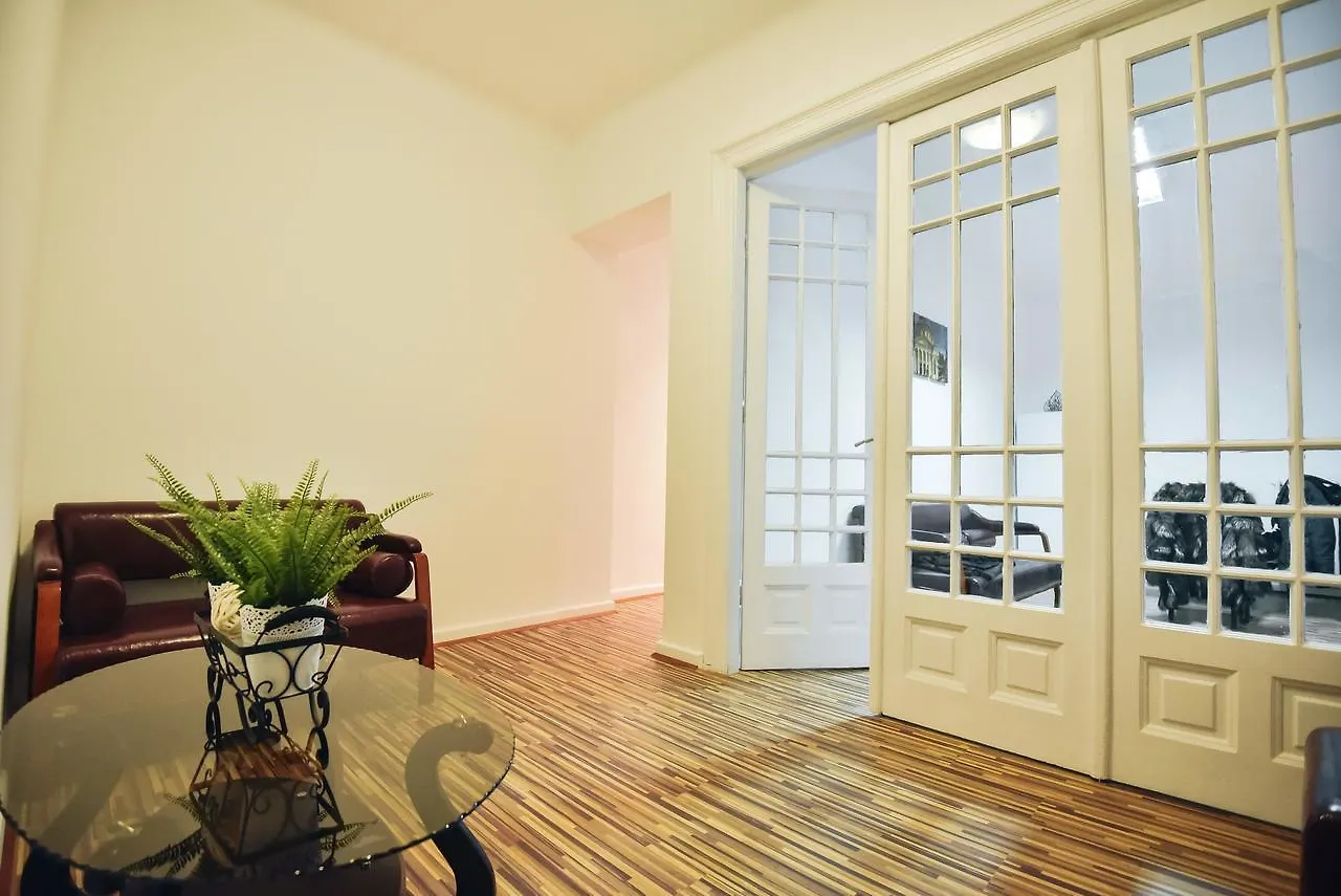 Queen Elizabeth Residence Bucureşti 0*,